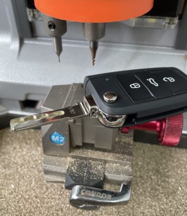 Автомобильный выкидной ключ Volkswagen